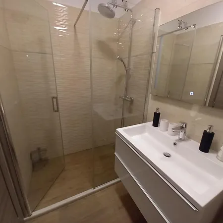 City1 * ماكارسكا