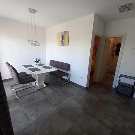 City1 * ماكارسكا