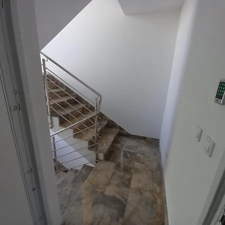 City1 * ماكارسكا